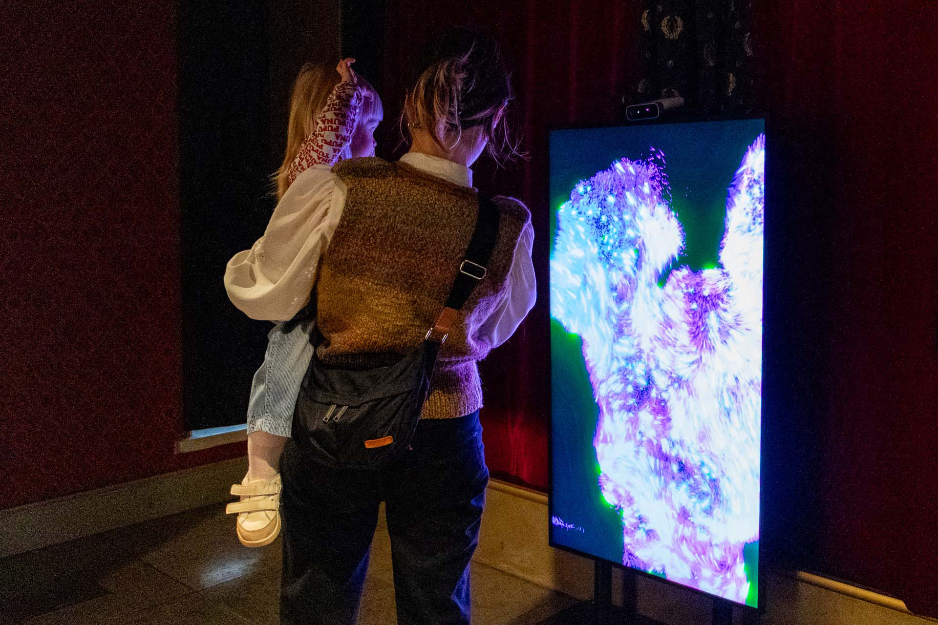 Visitors at Spectrum Mirror, Aavistus Festival 2024